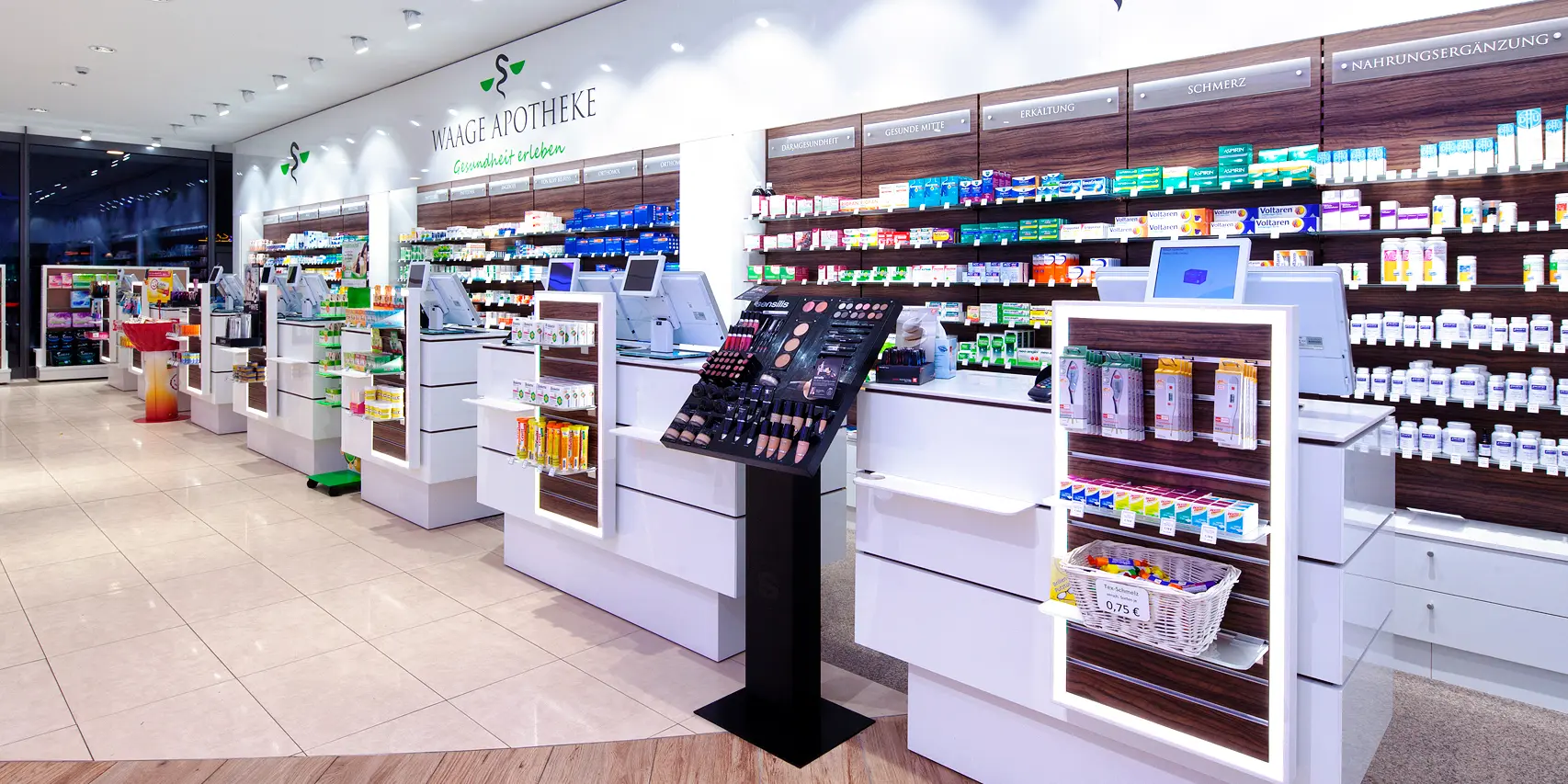 Innenansicht der Waage Apotheke mit moderner LED-Beleuchtung von DWD Concepts