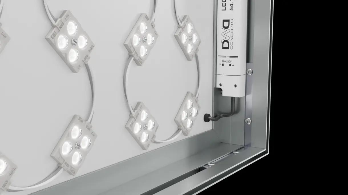 Innenansicht eines LED-Textilspannrahmens für die einseitige Bespannung und Hinterleuchtung eines Textildrucks mit LED-Kettenmodulen, von DWD Concepts