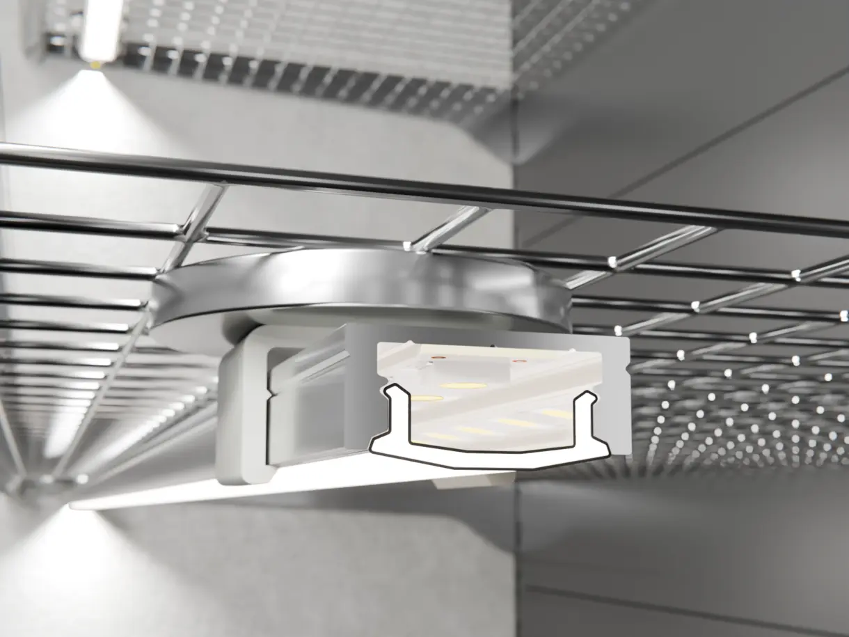 LED-Lichtleiste CALLU in Aufbaumontage am Gitterfachboden – effiziente Lichtlösung von DWD Concepts